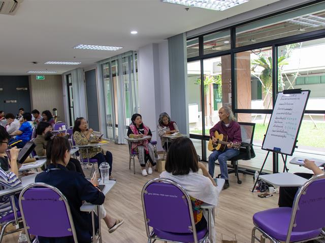 ศูนย์ภาษา คณะศิลปศาสตร์ จัดโครงการหลักสูตรระยะสั้น ประกาศนียบัตรศิลปะการประพันธ์กวีนิพนธ์และเพลงเพื่ออาชีพ