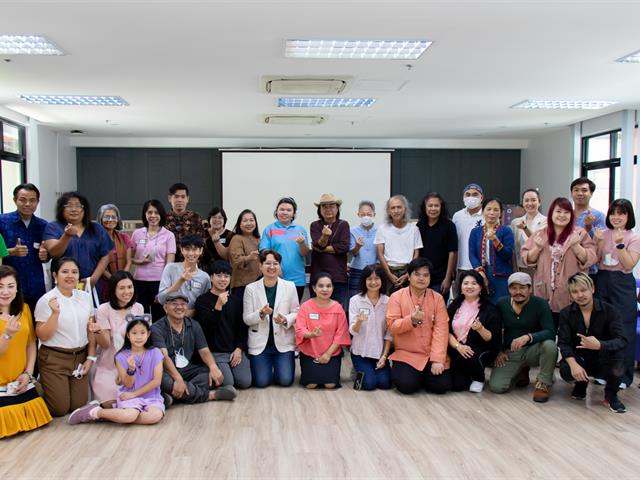 ศูนย์ภาษา คณะศิลปศาสตร์ จัดโครงการหลักสูตรระยะสั้น ประกาศนียบัตรศิลปะการประพันธ์กวีนิพนธ์และเพลงเพื่ออาชีพ