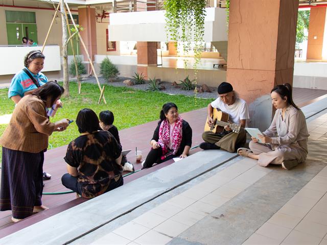 ศูนย์ภาษา คณะศิลปศาสตร์ จัดโครงการหลักสูตรระยะสั้น ประกาศนียบัตรศิลปะการประพันธ์กวีนิพนธ์และเพลงเพื่ออาชีพ