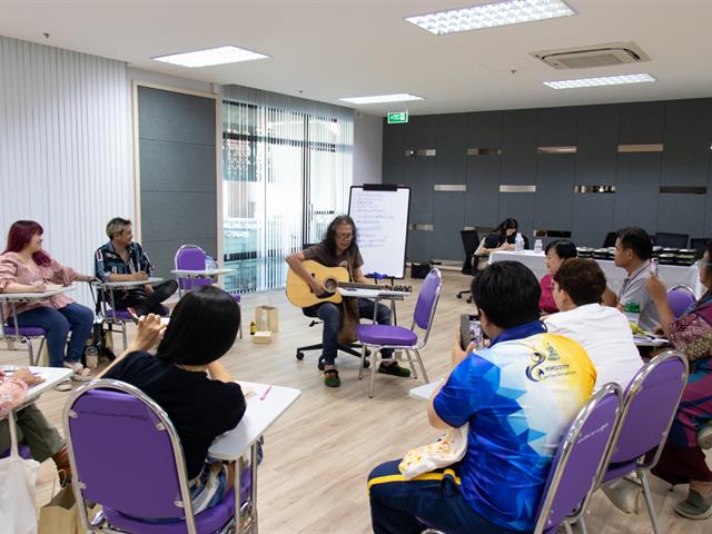 ศูนย์ภาษา คณะศิลปศาสตร์ จัดโครงการหลักสูตรระยะสั้น ประกาศนียบัตรศิลปะการประพันธ์กวีนิพนธ์และเพลงเพื่ออาชีพ