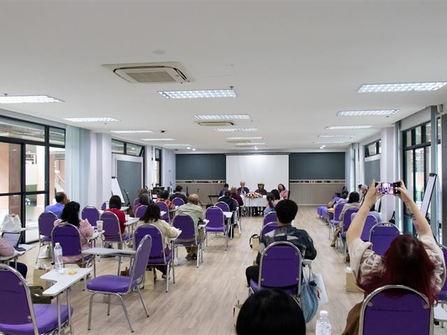 ศูนย์ภาษา คณะศิลปศาสตร์ จัดโครงการหลักสูตรระยะสั้น ประกาศนียบัตรศิลปะการประพันธ์กวีนิพนธ์และเพลงเพื่ออาชีพ