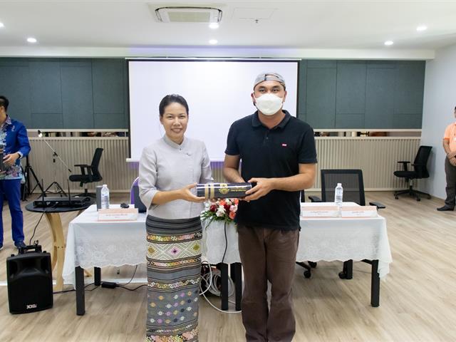 ศูนย์ภาษา คณะศิลปศาสตร์ จัดโครงการหลักสูตรระยะสั้น ประกาศนียบัตรศิลปะการประพันธ์กวีนิพนธ์และเพลงเพื่ออาชีพ
