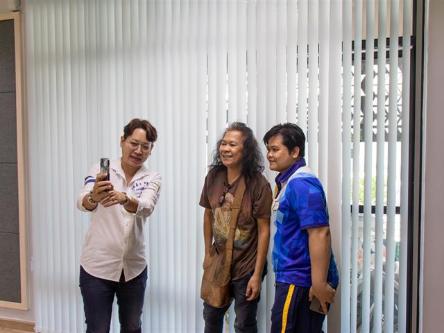 ศูนย์ภาษา คณะศิลปศาสตร์ จัดโครงการหลักสูตรระยะสั้น ประกาศนียบัตรศิลปะการประพันธ์กวีนิพนธ์และเพลงเพื่ออาชีพ