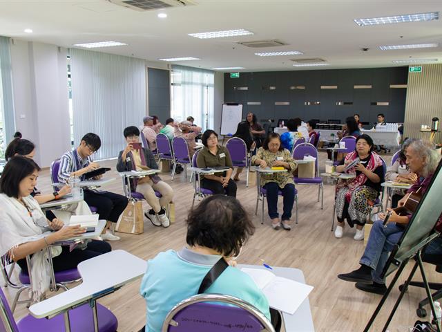 ศูนย์ภาษา คณะศิลปศาสตร์ จัดโครงการหลักสูตรระยะสั้น ประกาศนียบัตรศิลปะการประพันธ์กวีนิพนธ์และเพลงเพื่ออาชีพ