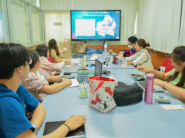 ภาพบรรยากาศการเรียนการสอนรายวิชา 177702 นวัตกรรมเทคโนโลยีดิจิทัลเพื่อการศึกษา สำหรับนิสิตระดับปริญญาโท หลักสูตรการศึกษามหาบัณฑิต สาขาหลักสูตรและการสอน
