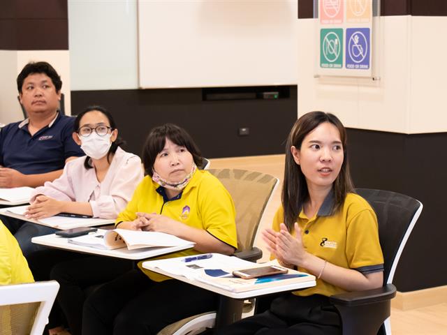 คณะศิลปศาสตร์ร่วมจัดโครงการพัฒนาทักษะการใช้ภาษาอังกฤษ รุ่นที่ 3 เพื่อพัฒนาทักษะการใช้ภาษาอังกฤษให้แก่บุคลากรของมหาวิทยาลัยพะเยา