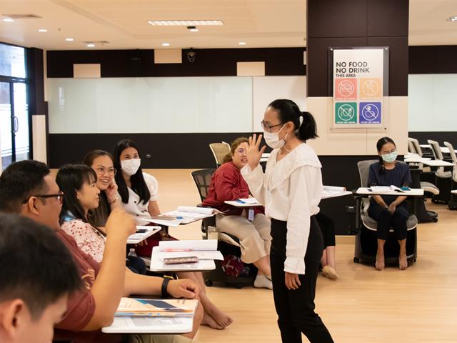 คณะศิลปศาสตร์ร่วมจัดโครงการพัฒนาทักษะการใช้ภาษาอังกฤษ รุ่นที่ 3 เพื่อพัฒนาทักษะการใช้ภาษาอังกฤษให้แก่บุคลากรของมหาวิทยาลัยพะเยา