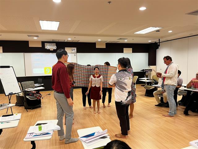 คณะศิลปศาสตร์ร่วมจัดโครงการพัฒนาทักษะการใช้ภาษาอังกฤษ รุ่นที่ 3 เพื่อพัฒนาทักษะการใช้ภาษาอังกฤษให้แก่บุคลากรของมหาวิทยาลัยพะเยา