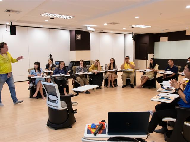 คณะศิลปศาสตร์ร่วมจัดโครงการพัฒนาทักษะการใช้ภาษาอังกฤษ รุ่นที่ 3 เพื่อพัฒนาทักษะการใช้ภาษาอังกฤษให้แก่บุคลากรของมหาวิทยาลัยพะเยา