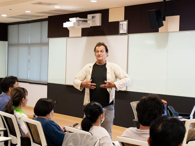 คณะศิลปศาสตร์ร่วมจัดโครงการพัฒนาทักษะการใช้ภาษาอังกฤษ รุ่นที่ 3 เพื่อพัฒนาทักษะการใช้ภาษาอังกฤษให้แก่บุคลากรของมหาวิทยาลัยพะเยา