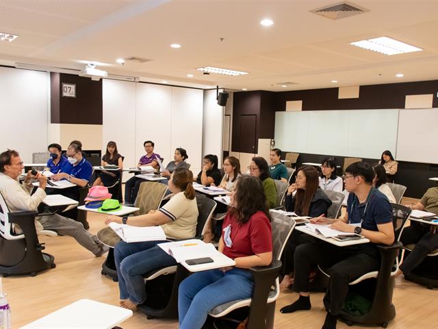 คณะศิลปศาสตร์ร่วมจัดโครงการพัฒนาทักษะการใช้ภาษาอังกฤษ รุ่นที่ 3 เพื่อพัฒนาทักษะการใช้ภาษาอังกฤษให้แก่บุคลากรของมหาวิทยาลัยพะเยา