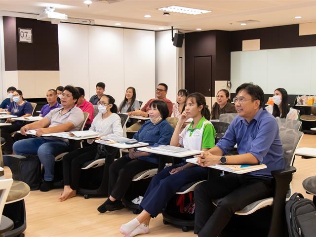 คณะศิลปศาสตร์ร่วมจัดโครงการพัฒนาทักษะการใช้ภาษาอังกฤษ รุ่นที่ 3 เพื่อพัฒนาทักษะการใช้ภาษาอังกฤษให้แก่บุคลากรของมหาวิทยาลัยพะเยา