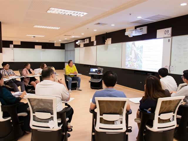 คณะศิลปศาสตร์ร่วมจัดโครงการพัฒนาทักษะการใช้ภาษาอังกฤษ รุ่นที่ 3 เพื่อพัฒนาทักษะการใช้ภาษาอังกฤษให้แก่บุคลากรของมหาวิทยาลัยพะเยา