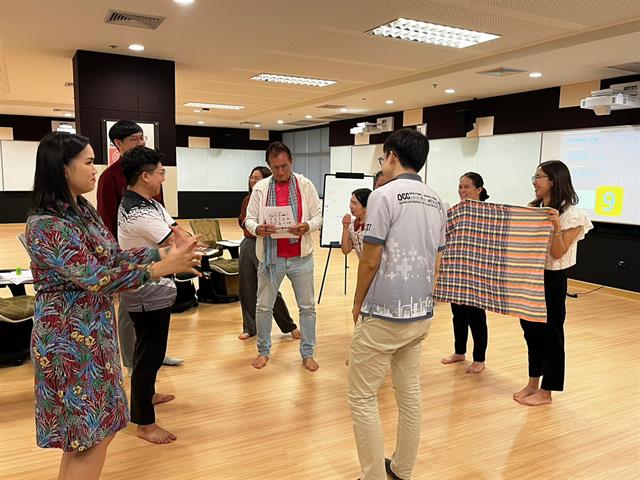 คณะศิลปศาสตร์ร่วมจัดโครงการพัฒนาทักษะการใช้ภาษาอังกฤษ รุ่นที่ 3 เพื่อพัฒนาทักษะการใช้ภาษาอังกฤษให้แก่บุคลากรของมหาวิทยาลัยพะเยา
