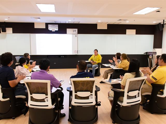 คณะศิลปศาสตร์ร่วมจัดโครงการพัฒนาทักษะการใช้ภาษาอังกฤษ รุ่นที่ 3 เพื่อพัฒนาทักษะการใช้ภาษาอังกฤษให้แก่บุคลากรของมหาวิทยาลัยพะเยา