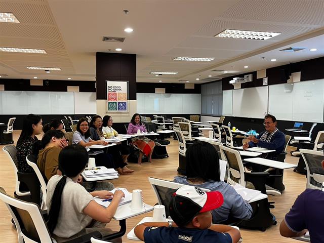คณะศิลปศาสตร์ร่วมจัดโครงการพัฒนาทักษะการใช้ภาษาอังกฤษ รุ่นที่ 3 เพื่อพัฒนาทักษะการใช้ภาษาอังกฤษให้แก่บุคลากรของมหาวิทยาลัยพะเยา