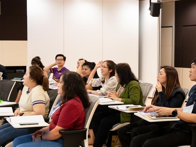 คณะศิลปศาสตร์ร่วมจัดโครงการพัฒนาทักษะการใช้ภาษาอังกฤษ รุ่นที่ 3 เพื่อพัฒนาทักษะการใช้ภาษาอังกฤษให้แก่บุคลากรของมหาวิทยาลัยพะเยา