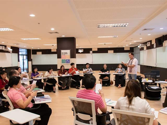 คณะศิลปศาสตร์ร่วมจัดโครงการพัฒนาทักษะการใช้ภาษาอังกฤษ รุ่นที่ 3 เพื่อพัฒนาทักษะการใช้ภาษาอังกฤษให้แก่บุคลากรของมหาวิทยาลัยพะเยา