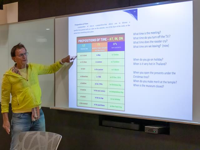 คณะศิลปศาสตร์ร่วมจัดโครงการพัฒนาทักษะการใช้ภาษาอังกฤษ รุ่นที่ 3 เพื่อพัฒนาทักษะการใช้ภาษาอังกฤษให้แก่บุคลากรของมหาวิทยาลัยพะเยา