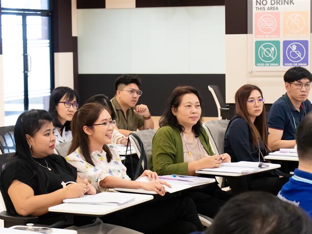 คณะศิลปศาสตร์ร่วมจัดโครงการพัฒนาทักษะการใช้ภาษาอังกฤษ รุ่นที่ 3 เพื่อพัฒนาทักษะการใช้ภาษาอังกฤษให้แก่บุคลากรของมหาวิทยาลัยพะเยา