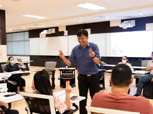 คณะศิลปศาสตร์ร่วมจัดโครงการพัฒนาทักษะการใช้ภาษาอังกฤษ รุ่นที่ 3 เพื่อพัฒนาทักษะการใช้ภาษาอังกฤษให้แก่บุคลากรของมหาวิทยาลัยพะเยา