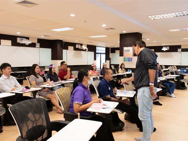 คณะศิลปศาสตร์ร่วมจัดโครงการพัฒนาทักษะการใช้ภาษาอังกฤษ รุ่นที่ 3 เพื่อพัฒนาทักษะการใช้ภาษาอังกฤษให้แก่บุคลากรของมหาวิทยาลัยพะเยา