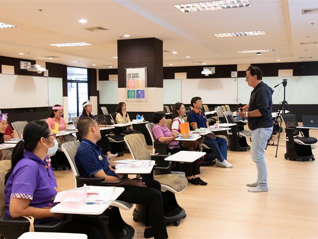 คณะศิลปศาสตร์ร่วมจัดโครงการพัฒนาทักษะการใช้ภาษาอังกฤษ รุ่นที่ 3 เพื่อพัฒนาทักษะการใช้ภาษาอังกฤษให้แก่บุคลากรของมหาวิทยาลัยพะเยา