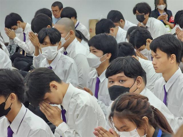 บายศรีสู่ขวัญและผูกข้อมือนิสิต