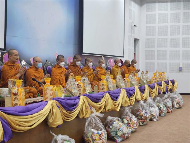 บายศรีสู่ขวัญและผูกข้อมือนิสิต