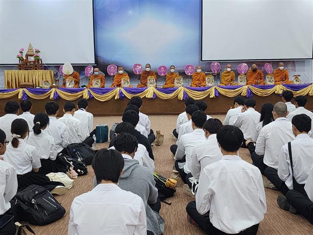 บายศรีสู่ขวัญและผูกข้อมือนิสิต