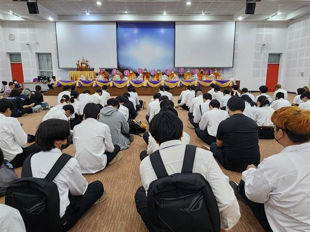 บายศรีสู่ขวัญและผูกข้อมือนิสิต