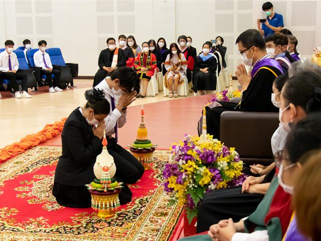 คณะศิลปศาสตร์จัดพิธีไหว้ครู “กราบคุรุปูจา ครูบาอาจารย์เจ้า” ประจำปีการศึกษา ๒๕๖๖