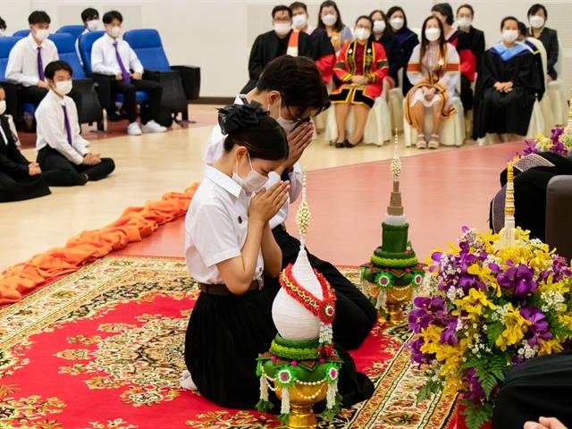 คณะศิลปศาสตร์จัดพิธีไหว้ครู “กราบคุรุปูจา ครูบาอาจารย์เจ้า” ประจำปีการศึกษา ๒๕๖๖