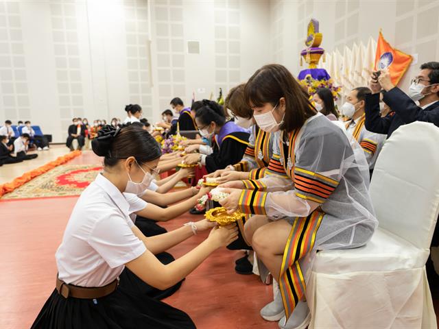 คณะศิลปศาสตร์จัดพิธีไหว้ครู “กราบคุรุปูจา ครูบาอาจารย์เจ้า” ประจำปีการศึกษา ๒๕๖๖