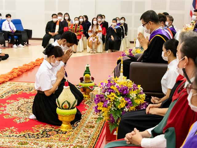 คณะศิลปศาสตร์จัดพิธีไหว้ครู “กราบคุรุปูจา ครูบาอาจารย์เจ้า” ประจำปีการศึกษา ๒๕๖๖