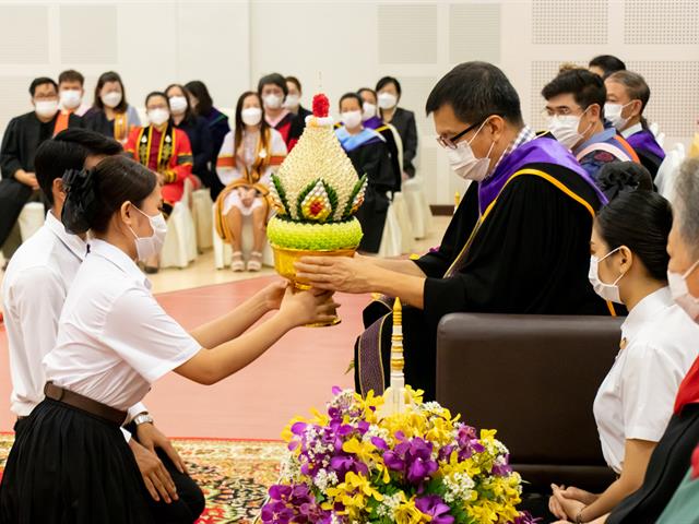 คณะศิลปศาสตร์จัดพิธีไหว้ครู “กราบคุรุปูจา ครูบาอาจารย์เจ้า” ประจำปีการศึกษา ๒๕๖๖