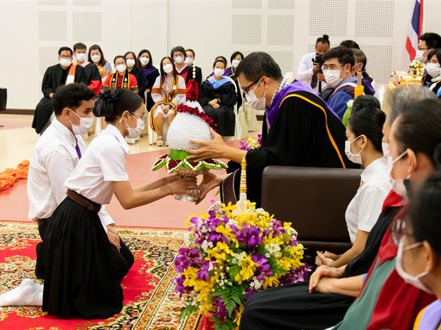คณะศิลปศาสตร์จัดพิธีไหว้ครู “กราบคุรุปูจา ครูบาอาจารย์เจ้า” ประจำปีการศึกษา ๒๕๖๖