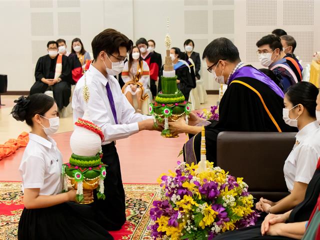 คณะศิลปศาสตร์จัดพิธีไหว้ครู “กราบคุรุปูจา ครูบาอาจารย์เจ้า” ประจำปีการศึกษา ๒๕๖๖