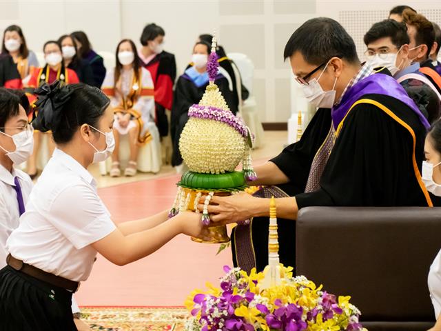 คณะศิลปศาสตร์จัดพิธีไหว้ครู “กราบคุรุปูจา ครูบาอาจารย์เจ้า” ประจำปีการศึกษา ๒๕๖๖