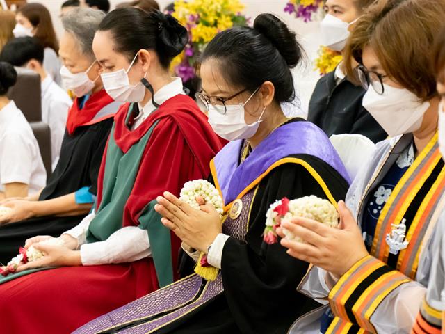 คณะศิลปศาสตร์จัดพิธีไหว้ครู “กราบคุรุปูจา ครูบาอาจารย์เจ้า” ประจำปีการศึกษา ๒๕๖๖