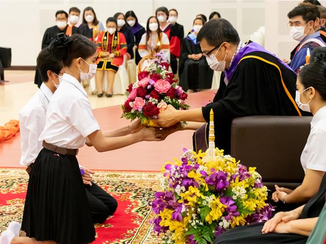 คณะศิลปศาสตร์จัดพิธีไหว้ครู “กราบคุรุปูจา ครูบาอาจารย์เจ้า” ประจำปีการศึกษา ๒๕๖๖