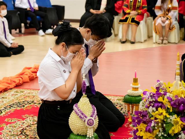 คณะศิลปศาสตร์จัดพิธีไหว้ครู “กราบคุรุปูจา ครูบาอาจารย์เจ้า” ประจำปีการศึกษา ๒๕๖๖