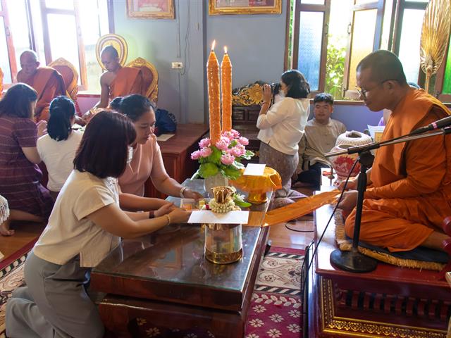 คณะศิลปศาสตร์จัดโครงการถวายเทียนส่องธรรม เนื่องในโอกาสวันอาสาฬหบูชาและวันเข้าพรรษา ๒๕๖๖