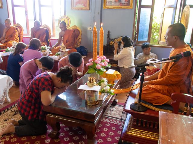 คณะศิลปศาสตร์จัดโครงการถวายเทียนส่องธรรม เนื่องในโอกาสวันอาสาฬหบูชาและวันเข้าพรรษา ๒๕๖๖