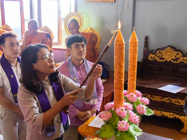 คณะศิลปศาสตร์จัดโครงการถวายเทียนส่องธรรม เนื่องในโอกาสวันอาสาฬหบูชาและวันเข้าพรรษา ๒๕๖๖