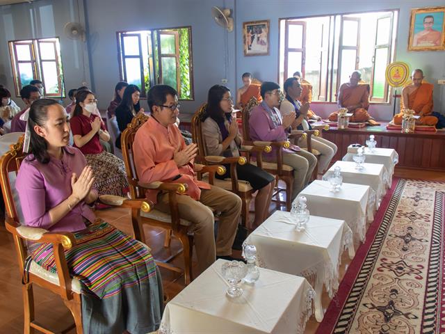 คณะศิลปศาสตร์จัดโครงการถวายเทียนส่องธรรม เนื่องในโอกาสวันอาสาฬหบูชาและวันเข้าพรรษา ๒๕๖๖