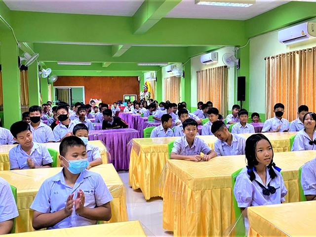 คณะสาธารณสุขศาสตร์ สาขาวิชาอนามัยชุมชน บริการวิชาการงานอนามัยโรงเรียน เพื่อป้องกันการตั้งครรภ์และโรคติดต่อทางเพศสัมพันธ์แก่นักเรียน