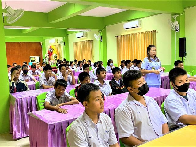 คณะสาธารณสุขศาสตร์ สาขาวิชาอนามัยชุมชน บริการวิชาการงานอนามัยโรงเรียน เพื่อป้องกันการตั้งครรภ์และโรคติดต่อทางเพศสัมพันธ์แก่นักเรียน