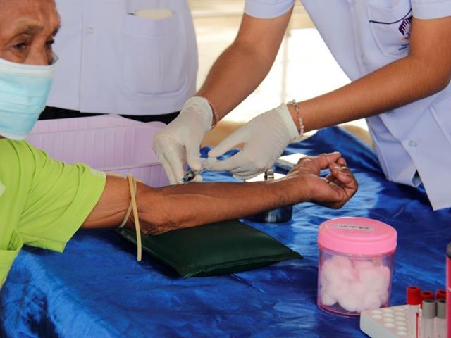 สาขาเทคนิคการแพทย์ คณะสหเวชศาสตร์ ลงพื้นที่ตรวจสุขภาพ ชุมชนวัดศรีบังวัน อ.แม่ใจ 