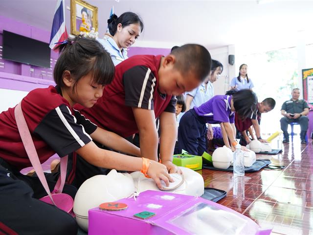 คณะสาธารณสุขศาสตร์ มหาวิทยาลัยพะเยา เปิดแหล่งเรียนรู้สมุนไพรท้องถิ่นเพื่อสุขภาพ  ภายใต้โครงการ 1 ชุมชน 1 นวัตกรรม ดำเนินตามนโยบายมหาวิทยาลัยพะเยา ที่มีปณิธาน“ปัญญาเพื่อความเข้มแข็งของชุมชน” และวิสัยทัศน์ในการพัฒนา “มหาวิทยาลัยสร้างปัญญา  เพื่อนวัตกรรมชุมชน สู่สากล อย่างยั่งยืน” ประกอบกับมหาวิทยาลัยพะเยาเป็นกลุ่มสถาบันการศึกษาชั้นนำในกลุ่มพัฒนาชุมชนท้องถิ่น ที่มุ่งเน้นการพัฒนาแหล่งเรียนรู้ในชุมชน (Learning space) เพื่อความเป็นอยู่ที่ดีของสังคม (Societal Well-being)